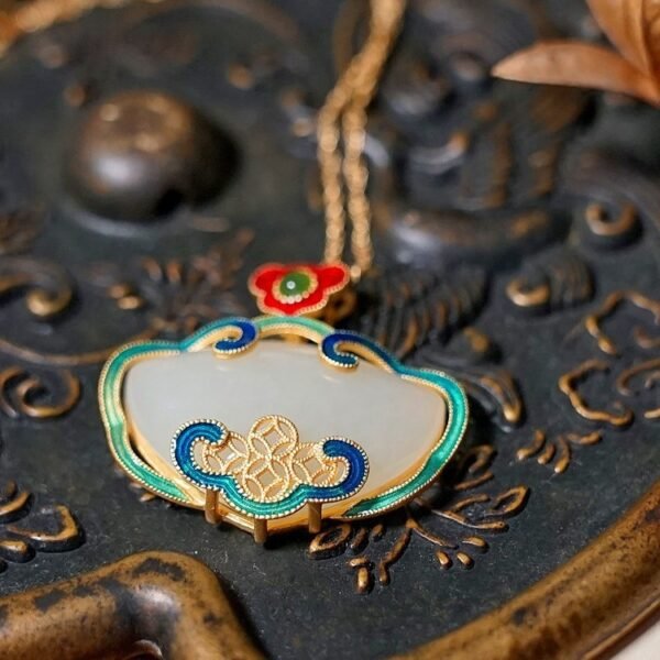 Chinese Style Retro Natural Jade Cloud Pattern Pendant Necklace