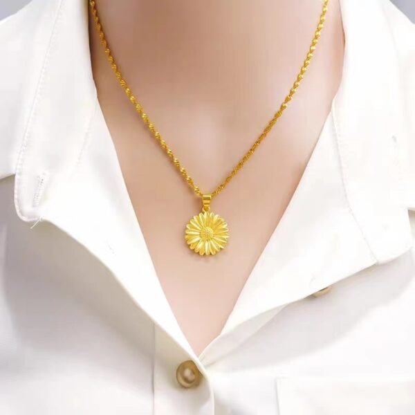 Court-Style Sunflower Womens Gold-Plated Pendant Necklace