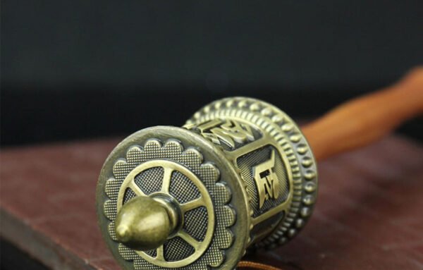 660948023114.jpg Buddhist supplies hand-cranked prayer wheels