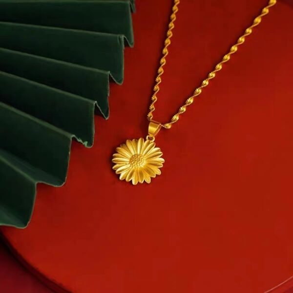 Court-Style Sunflower Womens Gold-Plated Pendant Necklace