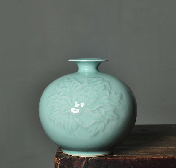 Pomegranate-patterned Longquan Vase, Vintage Chinese-style Zen Entryway Decoration