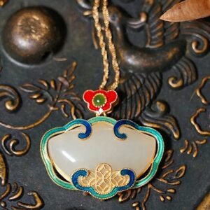 Chinese Style Retro Natural Jade Cloud Pattern Pendant Necklace