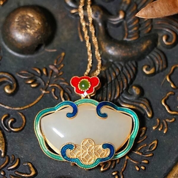 Chinese Style Retro Natural Jade Cloud Pattern Pendant Necklace