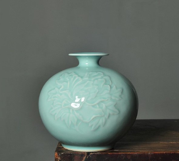 Pomegranate-patterned Longquan Vase, Vintage Chinese-style Zen Entryway Decoration
