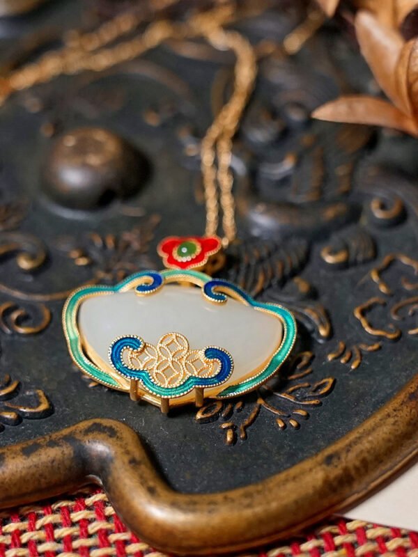 Chinese Style Retro Natural Jade Cloud Pattern Pendant Necklace