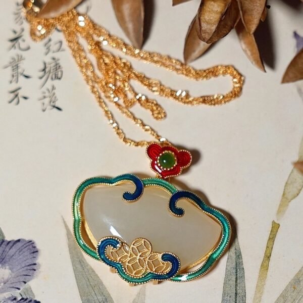 Chinese Style Retro Natural Jade Cloud Pattern Pendant Necklace